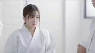 女生扒开腿给男生桶秀一下口活